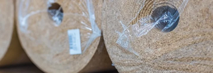 Rollen aus Korkdämmung